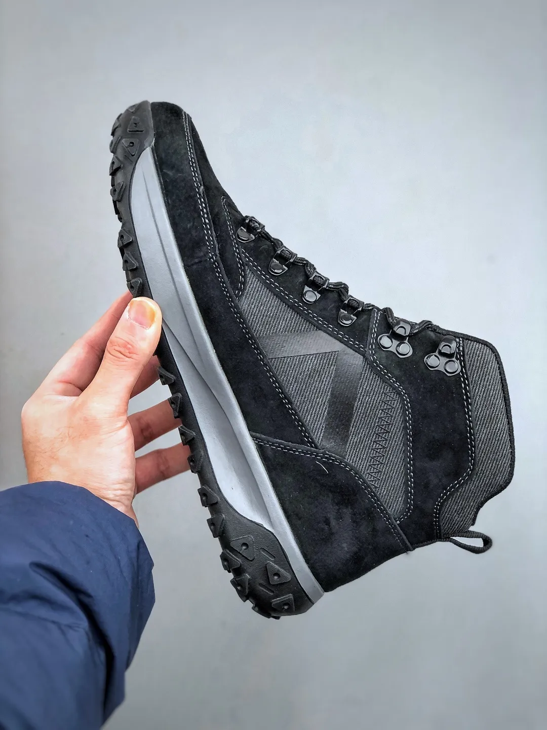 Welfare special offer 💰398 New arrival 🚀Timberland Timberland outdoor high-top casual Martin boots series Guangdong factory quality Original box original packaging The fabric is made of Italian 🇮🇹 top-grade frosted fine-grained cowhide. It is paired with anti-odor and anti-corrosion genuine leather latex insoles to give you a perfect wearing experience. High-quality and durable, a must-have for sportsmen. Specially designed to treat those who are not handsome. High-quality and first-class foot feel. Size: 39-44